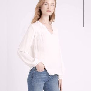 Women’s Banana Republic Long Sleeve Smocked Vee Blouse Size L